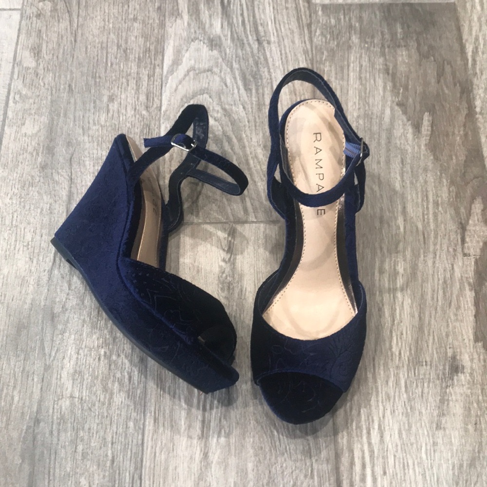 ⚫️Rampage Velvet Wedge Sandals⚫️